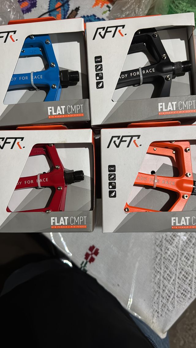 RFR PEDALES FLAT CMPT ROJO